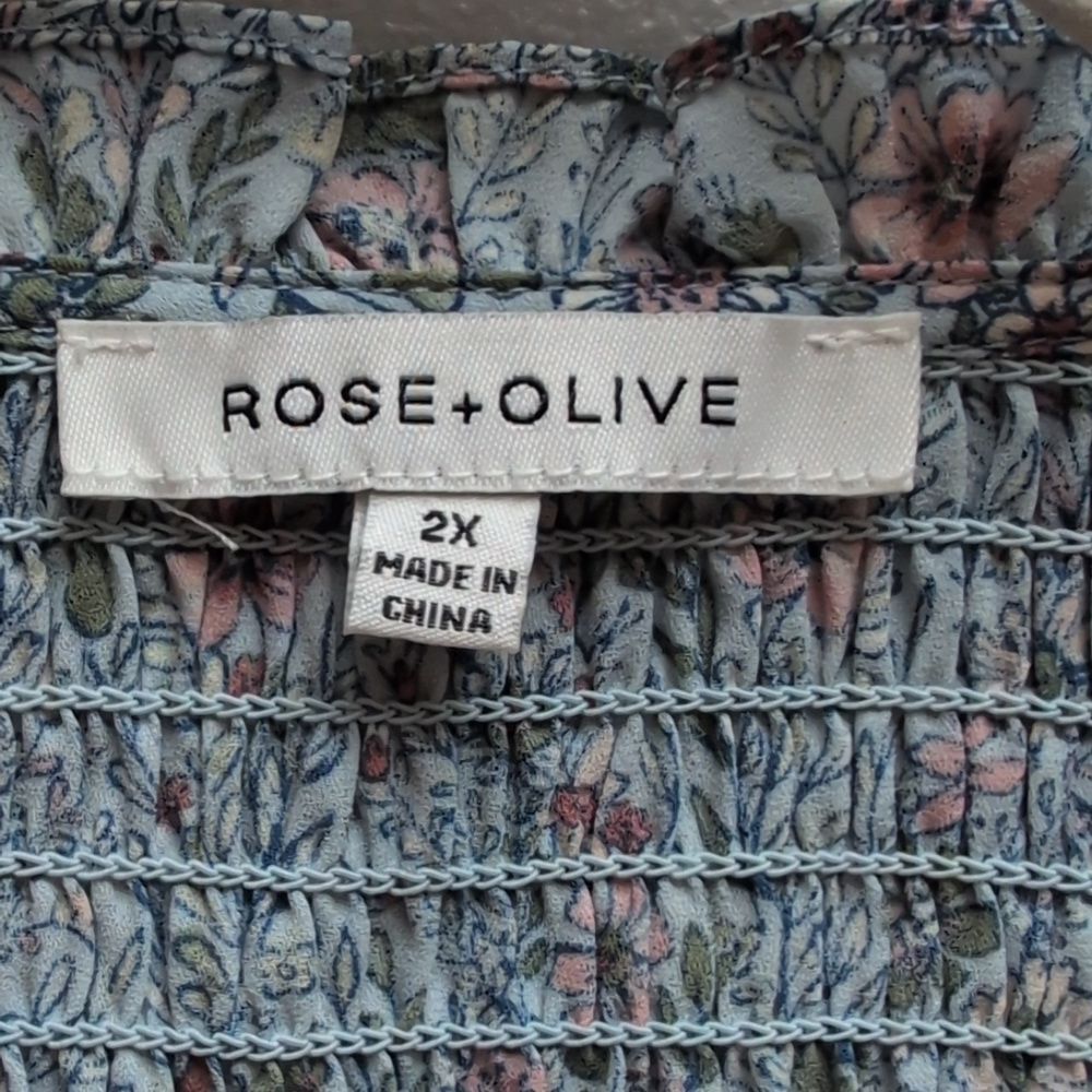 Rose + Olive blue floral blouse 3/4 balloon sleeves, v-neckline smocking size 2X - Picture 4 of 8